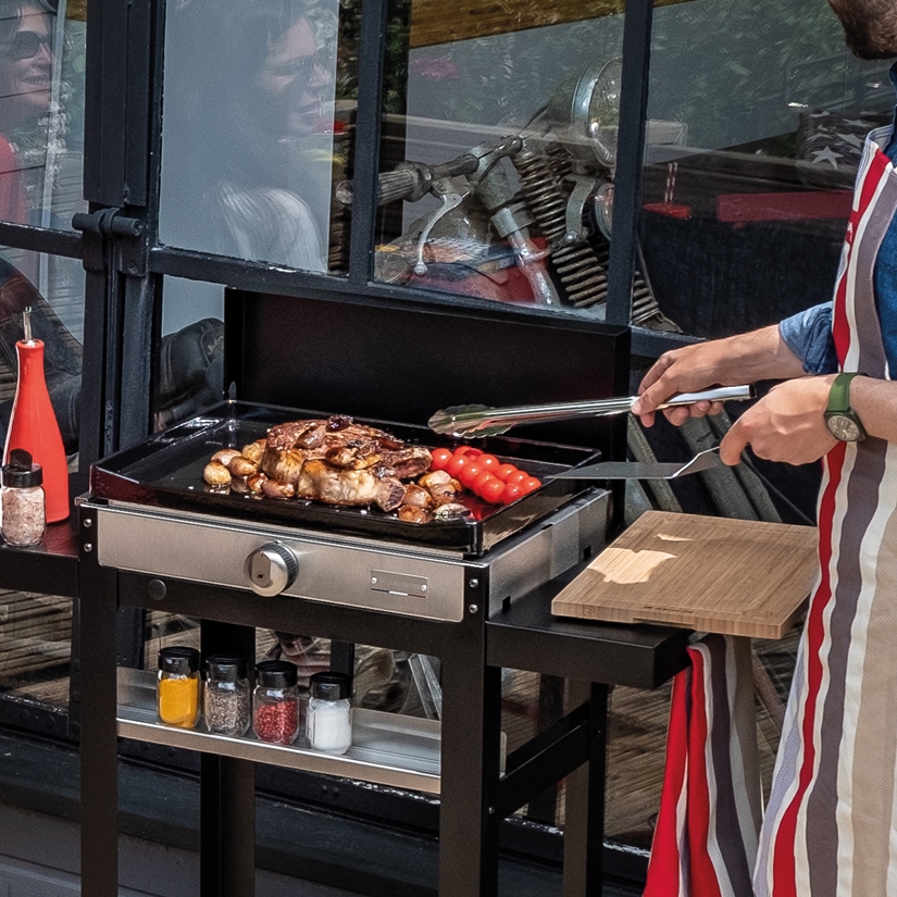 BARBECUE Pince, papillote, pierre à grill… : 5 accessoires au top pour le  réussir à tous les coups - Voici