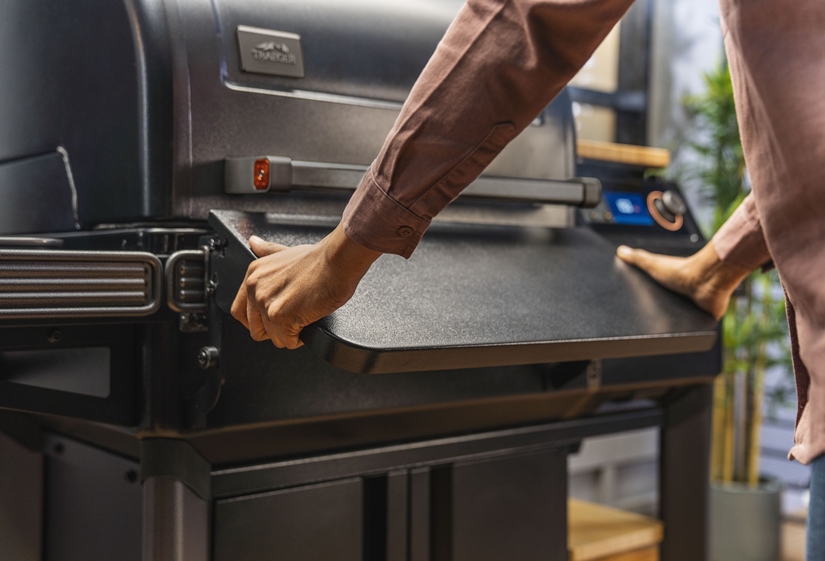 TABLETTE RABATTABLE TRAEGER POP-AND-LOCK® TIMBERLINE XL & IRONWOOD XL